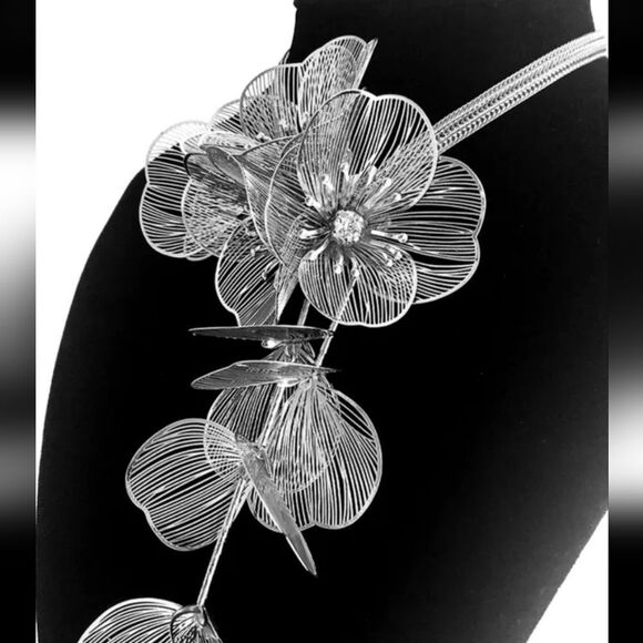 New ZARA cascading flowers choker necklace in silver - Picture 9 of 12